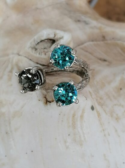 Fingerring Ring Antiksilber Messing mit Black Diamond und Turquoise Swarovski Steinen verstellbar