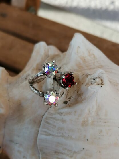 Fingerring Ring Antiksilber Messing mit roten Siam und Crystal Swarovski Steinen verstellbar