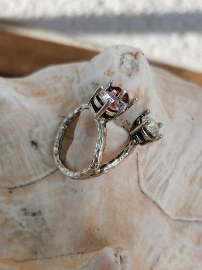Fingerring Ring aus Antiksilber Messing mit roten Siam und Crystal Swarovski Steinen verstellbar