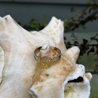 Kinder Fingerring Ring mit glitzernden Cabochon Harzperlen in gelb Innendurchmesser 19mm