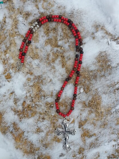 Lange Halskette Ethno Boho mit roten Holzperlen dunkelbraunen Acai Samenperlen