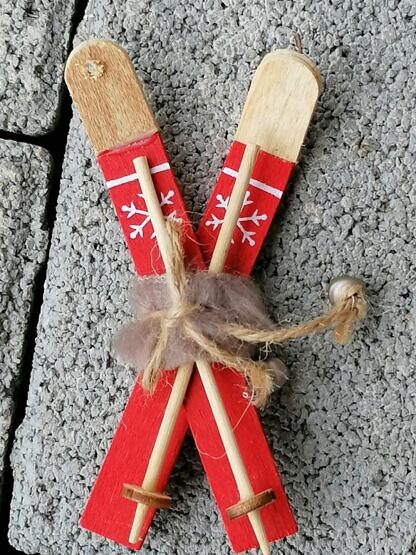 Weihnachts Girlande Weihnachtsdeko Türdeko Fensterdeko mit rotem Skianhänger aus Holz