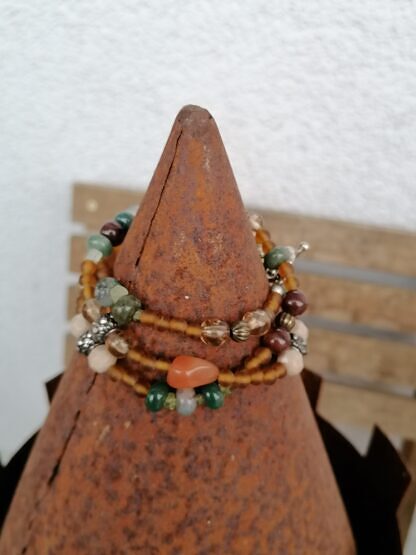 Wickelarmband Halskette mit grünen indischen Moos-Achat Edelsteinperlen Hunan Peridot orangen Glasperlen Metallperlen Antiksilber beigen Acrylperlen hellbraunen Glasperlen Bronze Metallperlen und Knebelverschluss