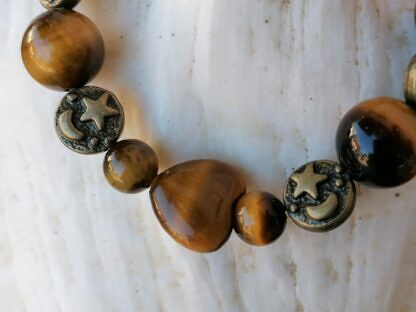 Edelstein Armband Frauen Armschmuck mit Tigerauge Edelsteinperlen und bronze Metallperlen mit Stern und Halbmondmotiv