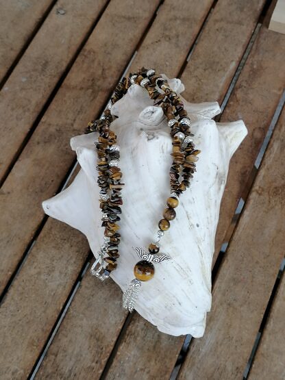 Lange Edelstein Halskette mit Tigerauge Splitter Perlen Zink Metallperlen Engelanhänger aus runden Tigeraugen Perlen und Hakenverschluss aus Antiksilber