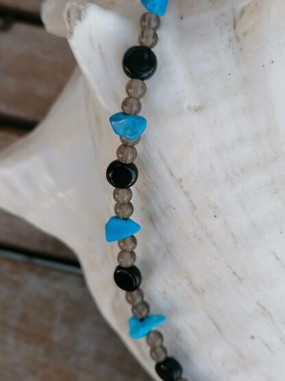 Kinder Halskette Perlenkette Indianerkette für Jungs mit Türkis Edelsteinsplitter braunen 4mm Glasperlen schwarzen Glanzperlen flach rund und viereckig mit Karabinerverschluss