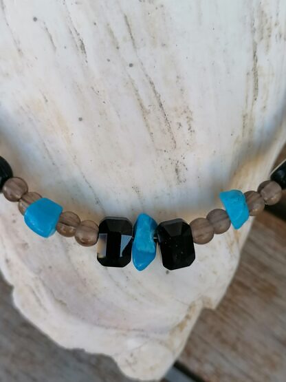 Kinder Halskette Perlenkette Indianerkette für Jungs mit Türkis Edelsteinsplitter braunen 4mm Glasperlen schwarzen Glanzperlen flach rund und viereckig mit Karabinerverschluss