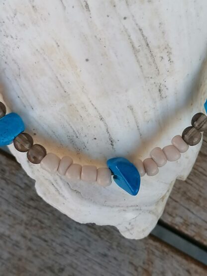 Kinder Halskette Perlenkette Indianerkette für Jungs mit Türkis Edelsteinsplitter weissen und braunen 3mm Glasperlen