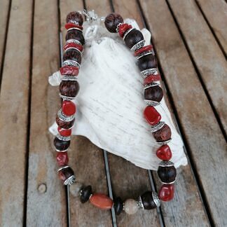 Kurze Edelstein Halskette Perlenkette Steinkette mit Amazonit Achat Trommelstein roten Jaspis Edelsteinplittern dunkelbraunen Kokosperlen Perlkappen aus Antiksilber silber Karabinerverschluss