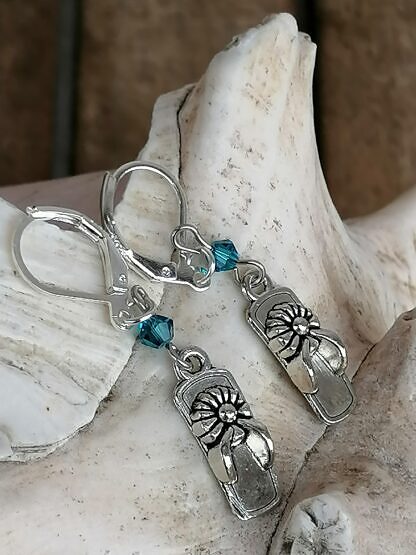 Flip Flop Ohrringe mit Anhängern aus Antiksilber blauen facettierten Acrylperlen und Brisuren aus 925 Silber