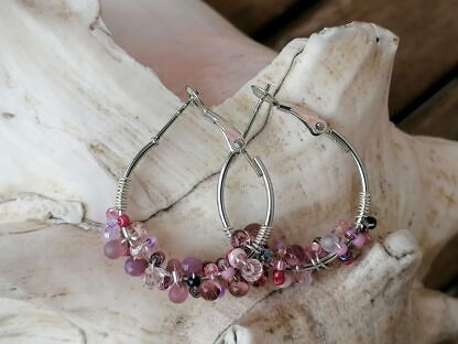 Creolen Perlen Ohrringe 2.5 x 3cm mit rosa violetten pinken und lachsfarbenen Glasperlen nickelfrei