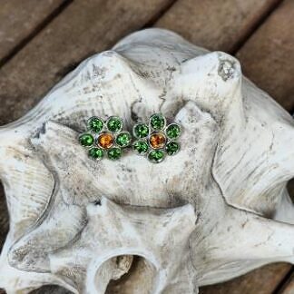 Blumen Ohrstecker mit grünen und orangen Swarovski Kristallen Ohrstecker aus Altsilber