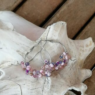 Creolen Perlen Ohrringe 2.5 x 3cm mit rosa violetten pinken lila und lachsfarbenen Glasperlen nickelfrei