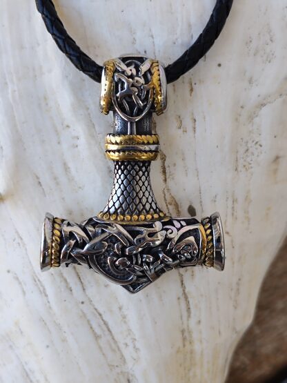 Wikingerkette Wikingerschmuck Keltische Kette Keltischer Männerschmuck mit 3mm schwarzen Lederband und Mjölnir Thors Hammer Anhänger Antiksilber Gold Endkappen und Karabiner versilbert