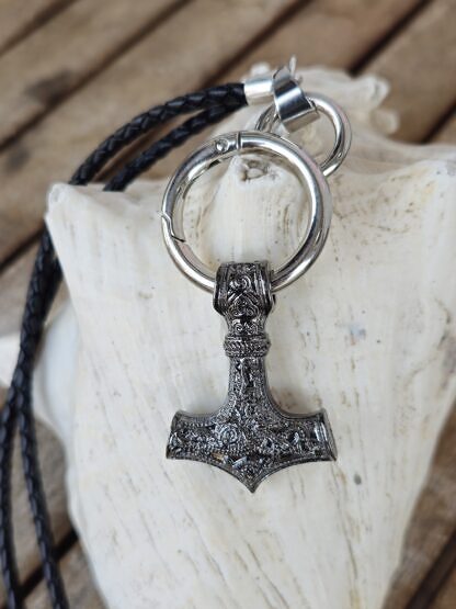 Wikingerkette Wikingerschmuck mit 3mm schwarzen Lederband Mjölnir Thors Hammer Anhänger Dunkel Antiksilber mit Karabinerring mit Endkappen aus Edelstahl & versilberten Karabinerverschluss