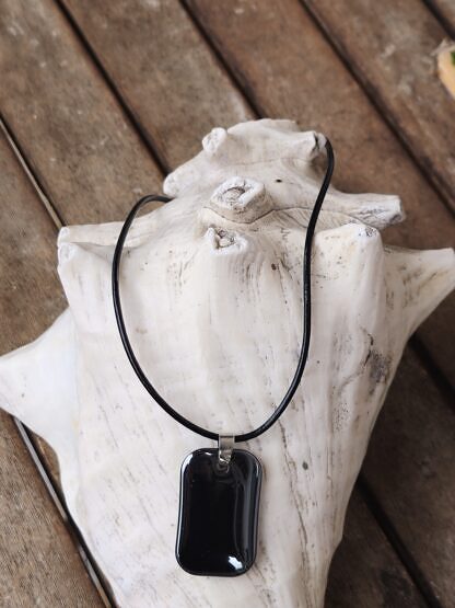 Lederhalsband Lederhalskette Lederkette mit 2mm Echtlederband schwarz mit rechteckigem Hämatitanhänger Karabinerverschluss aus Silber