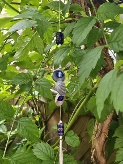 Dekohänger Mobile Sonnenfänger mit dunkelblauem Seesternanhänger Muscheln grossen dunkelblauen Lampwork Glasperlen Sommerdeko Windspiel