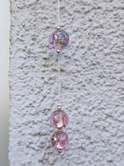 Schwemmholz Treibholz Girlande Dekohänger Handmade Windspiel Sonnenfänger Türdeko Fensterdeko Unikat mit Herzanhänger aus Metall und rosa Blümchen Lampwork Silberfolien Glasperlen