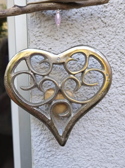 Schwemmholz Treibholz Girlande Dekohänger Handmade Windspiel Sonnenfänger Türdeko Fensterdeko Unikat mit Herzanhänger aus Metall und rosa Blümchen Lampwork Silberfolien Glasperlen