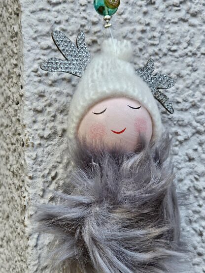 Weihnachts Dekohänger Adventsdeko Dekoration Weihnachten mit Elfenanhänger mit weisser Mütze und grünen Lampwork Glasperlen weissen Arylperlen mit silbernen Sternchen