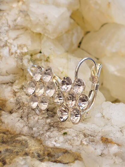 Blumen Ohrringe Ohrhänger aus Tombak bestückt mit 4mm weissen Swarovski Kristallen nickel- und bleifrei