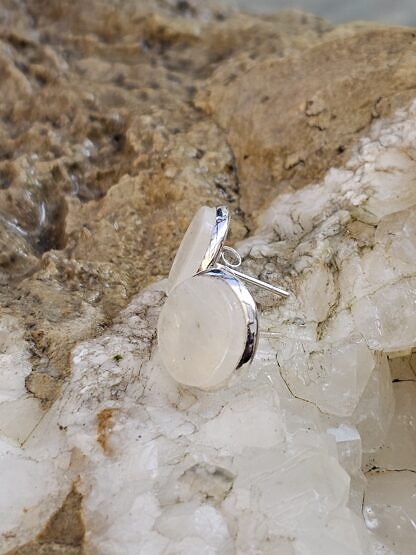 Edelstein Cabochon Ohrstecker Ohrringe aus 925 Silber mit 12mm weissen flachen Mondstein