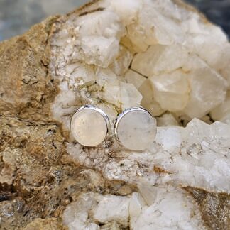 Edelstein Cabochon Ohrstecker Ohrringe aus 925 Silber mit 12mm weissen flachen Mondstein