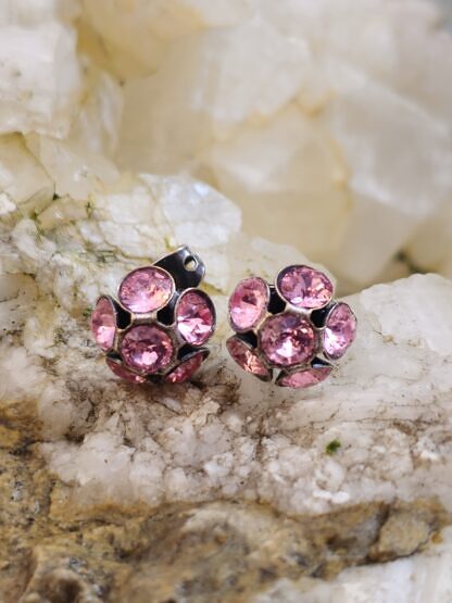 Ohrstecker Ohrringe aus Altsilber Tombak in Blumenform mit 4mm rosa Swarovski Kristallen nickel- und bleifrei