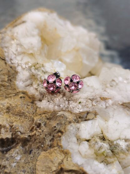 Ohrstecker Ohrringe aus Altsilber Tombak in Blumenform mit 4mm rosa Swarovski Kristallen nickel- und bleifrei