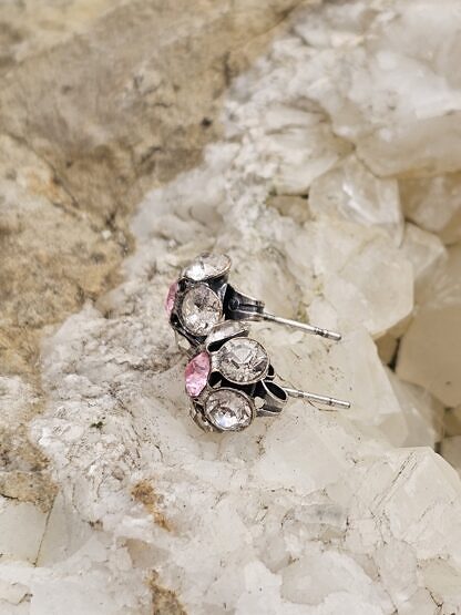 Ohrstecker Ohrringe Ohrschmuck aus Altsilber Tombak in Blumenform mit 4mm weissen und rosa Swarovski Kristallen nickel- und bleifrei
