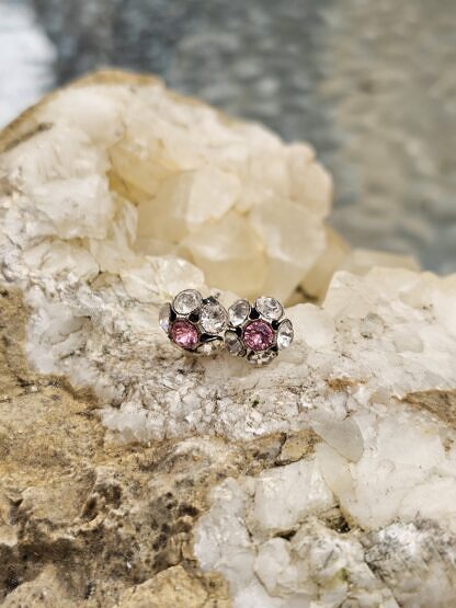 Ohrstecker Ohrringe Ohrschmuck aus Altsilber Tombak in Blumenform mit 4mm weissen und rosa Swarovski Kristallen nickel- und bleifrei