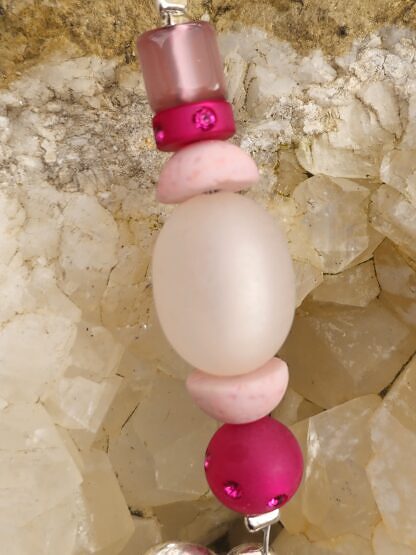 Schlüsselanhänger mit Herz Acrylherz Anhänger silberfarben Acrylperlen in diversen Formen rosa altrosa pink mit Strasssteinchen