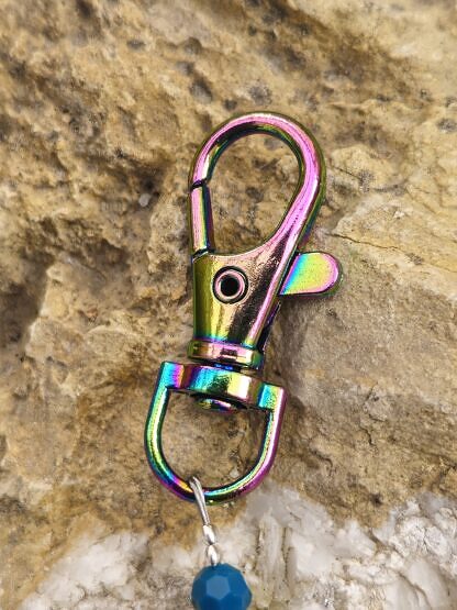 Schlüsselanhänger mit Schlüssel bronze mit oranger Kashmiriperle dunkelblauen facetterten Acrylperlen hellgrünen Glanzperlen goldvioletter Karabiner