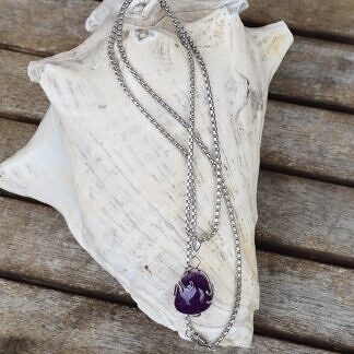 Kurze Halskette mit Amethyst Trommenstein Anhänger eingefasst in einer 925 Sterling Silber Fassung Gliederkette aus Metall Steinschmuck Steinkette Halskette mit Anhänger
