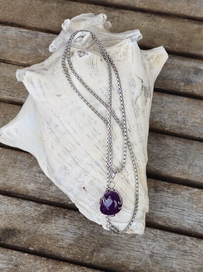 Kurze Halskette mit Amethyst Trommenstein Anhänger eingefasst in einer 925 Sterling Silber Fassung Gliederkette aus Metall Steinschmuck Steinkette Halskette mit Anhänger