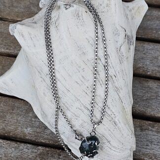 Kurze Halskette mit Aventurinquarz Trommenstein Anhänger eingefasst in einer Zinkfassung Anhängeröse 925 Sterling Silber Gliederkette aus Metall Steinschmuck Steinkette Halskette mit Anhänger