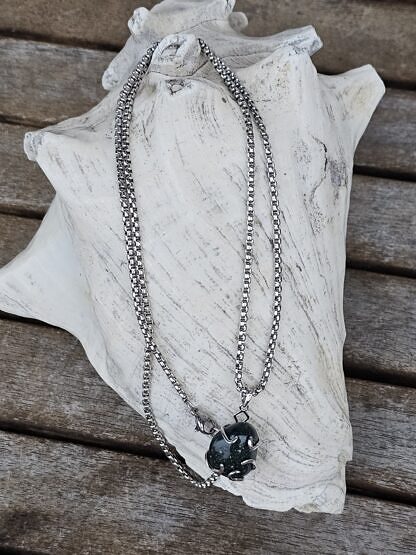 Kurze Halskette mit Aventurinquarz Trommenstein Anhänger eingefasst in einer Zinkfassung Anhängeröse 925 Sterling Silber Gliederkette aus Metall Steinschmuck Steinkette Halskette mit Anhänger