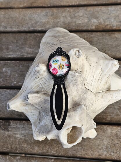 Lesezeichen Buchzeichen Metall schwarz oxidiert Charm mit 20mm Glas Cabochonperle mit bunten Weihnachtskugeln