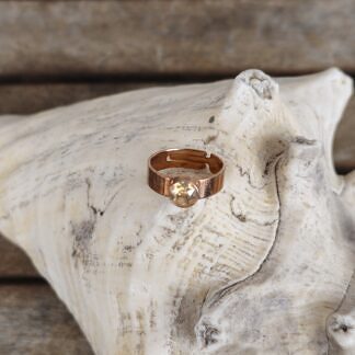 Fingerring aus Tombak Altsilber rosegold Innendurchmesser 19mm grösser verstellbar mit apricot Swarovski Kristall nickel- und bleifrei