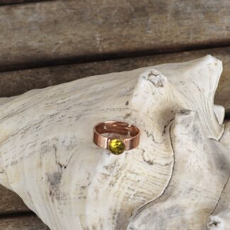 Fingerring aus Tombak Altsilber rosegold Innendurchmesser 19mm grösser verstellbar mit gelben Swarovski Kristall nickel- und bleifrei