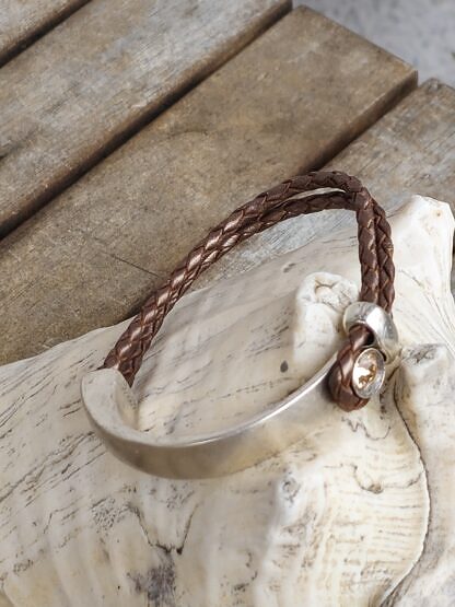 Lederarmband zweireihig mit braungoldenem Lederband und Armspange aus Altsilber Tombak mit rosa Swarovski Kristall