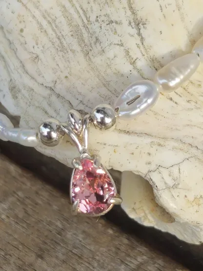 Perlenkette Edelstein Halskette mit natürlichen Süsswasser Barockperlen 935 Silberanhänger mit rosa Preciosa Kristall Silber 925 Zwischenteilen Karabiner und Verlängerungskette aus Silber