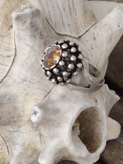 Vintage Fingerring aus Tombak Altsilber mit Bernstein Swarovski Kristall Innendurchmesser 18mm grösser verstellbar nickel- und bleifrei