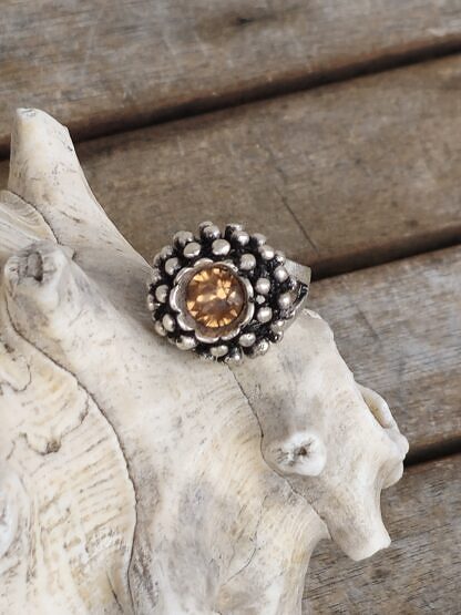 Vintage Fingerring aus Tombak Altsilber mit Bernstein Swarovski Kristall Innendurchmesser 18mm grösser verstellbar nickel- und bleifrei