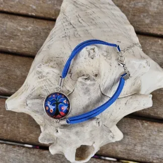 Lederarmband mit Cabochonperle Armkette Armband mit dunkelblauen Lederbändern 20mm Cabochon Glasperle mit schwarzem Lebensbaum und rotgelben Motiven auf dunkelblauen Hintergrund