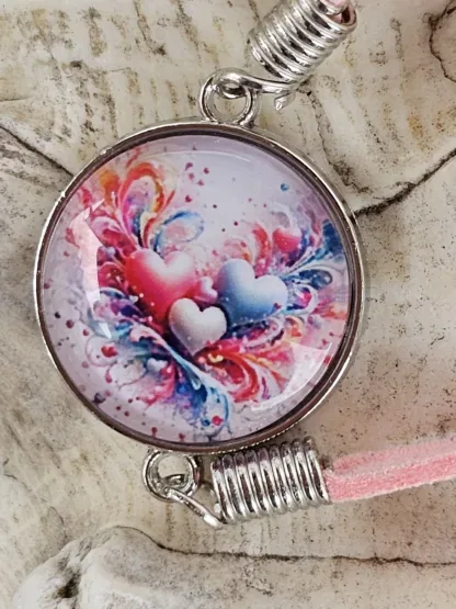 Lederarmband mit Cabochonperle Armkette Armband mit rosa Lederbändern 20mm Cabochon Glasperle mit Herzen pink rosa hellblau weiss