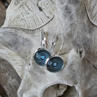 Kinder Cabochon Ohrringe mit 10mm Glas Cabochonperle im Mandalamuster türkis und dunkelblau Brisuren aus 925 Silber