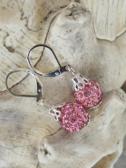 Kinder Ohrringe Ohrhänger Mädchen Ohrschmuck mit 10mm rosa Shamballa Glitzer Perlen silbernen Perlkappen Perlkapphütchen und Brisuren 925 Silber