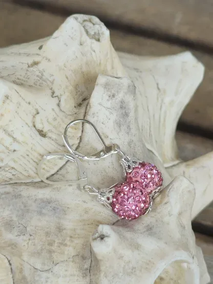 Kinder Ohrringe Ohrhänger Mädchen Ohrschmuck mit 10mm rosa Shamballa Glitzer Perlen silbernen Perlkappen Perlkapphütchen und Brisuren 925 Silber