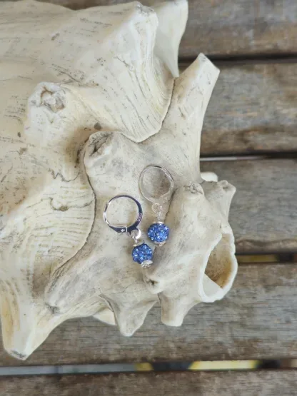Kinder Ohrringe Ohrhänger Mädchen Ohrschmuck mit 6mm blau violetten Shamballa Glitzer Perlen silbernen Perlkappen und Brisuren 925 Silber